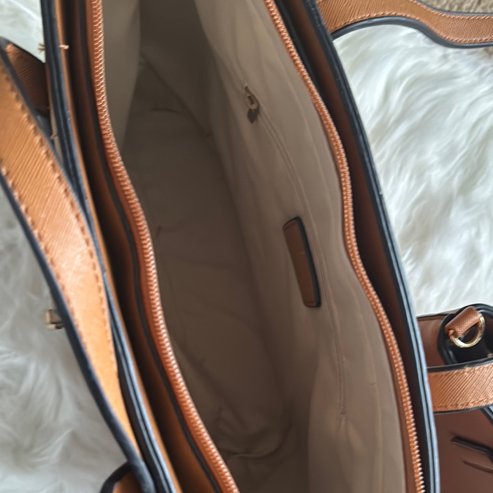 Elegant Tan Handbag Set of 3 - Picture 11 of 15